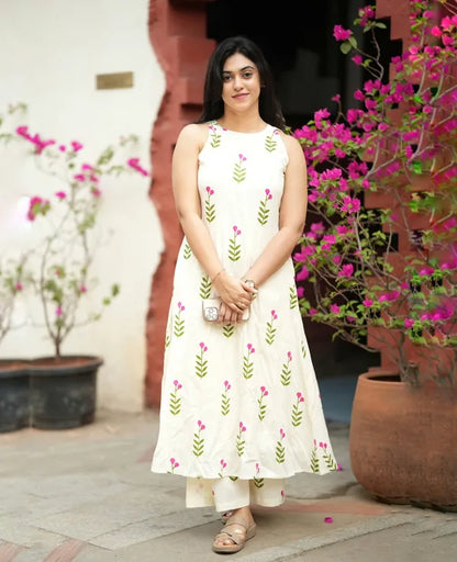 Flower Cotton Cut Sleeve Kurta & Pant Set.