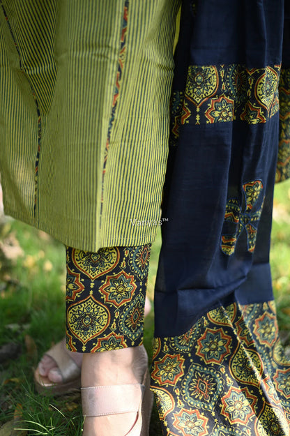 Kavya Stripe Block Applique Suit Sets