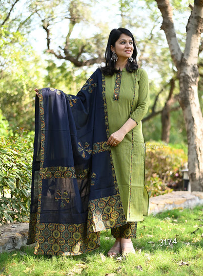 Kavya Stripe Block Applique Suit Sets